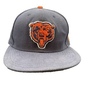 CHICAGO BEARS TEAM MENS FITTED HAT BLACK 6 7/8‎ NEW GSH  logo on back